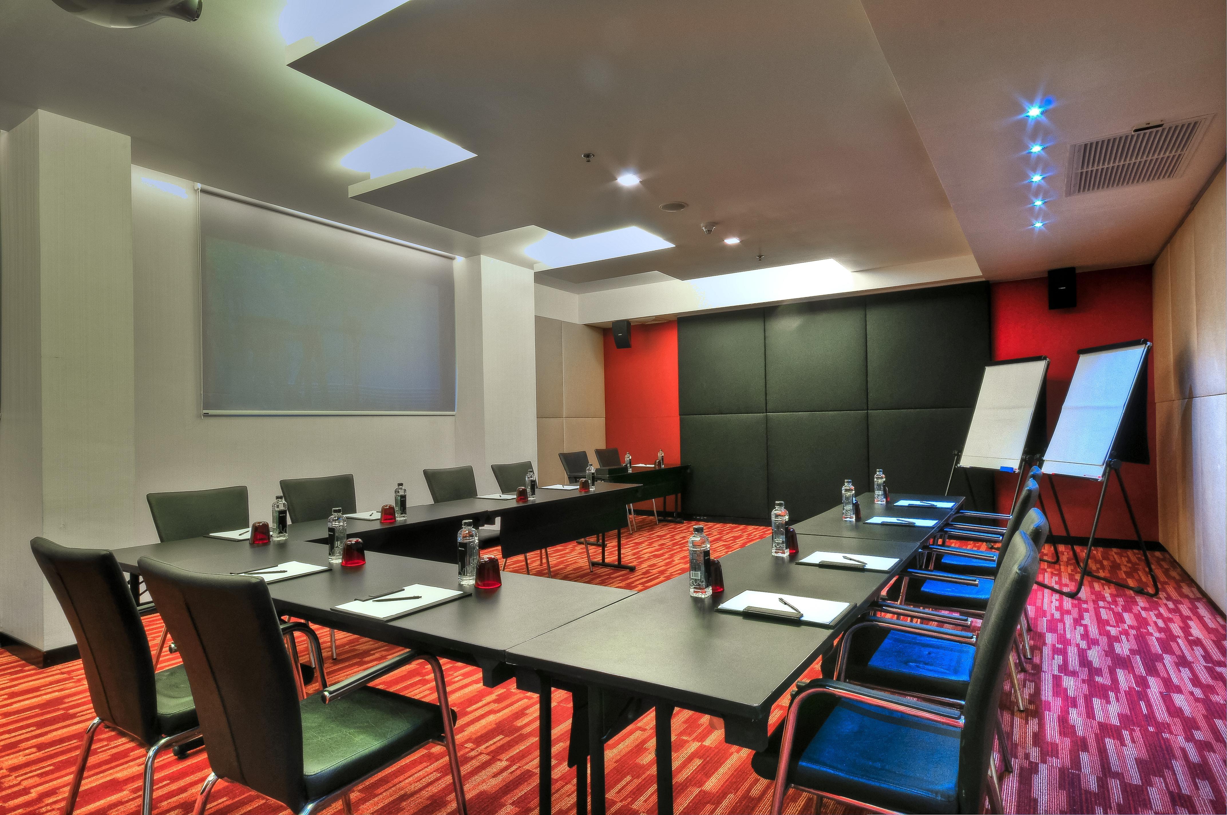 Galleria Sukhumvit 10 Bangkok By Compass Hospitality Екстер'єр фото