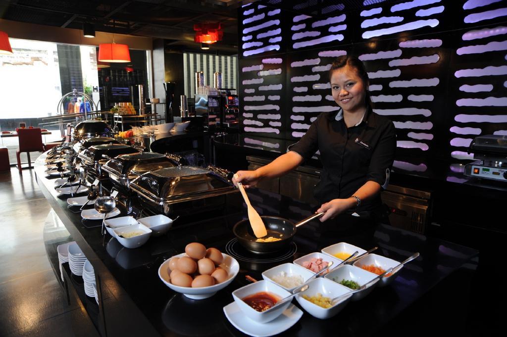 Galleria Sukhumvit 10 Bangkok By Compass Hospitality Екстер'єр фото